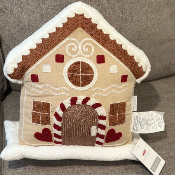 Rachel Ashwell Other - NWT Rachel Ashwell Gingerbread House & Snow Throw Pillow